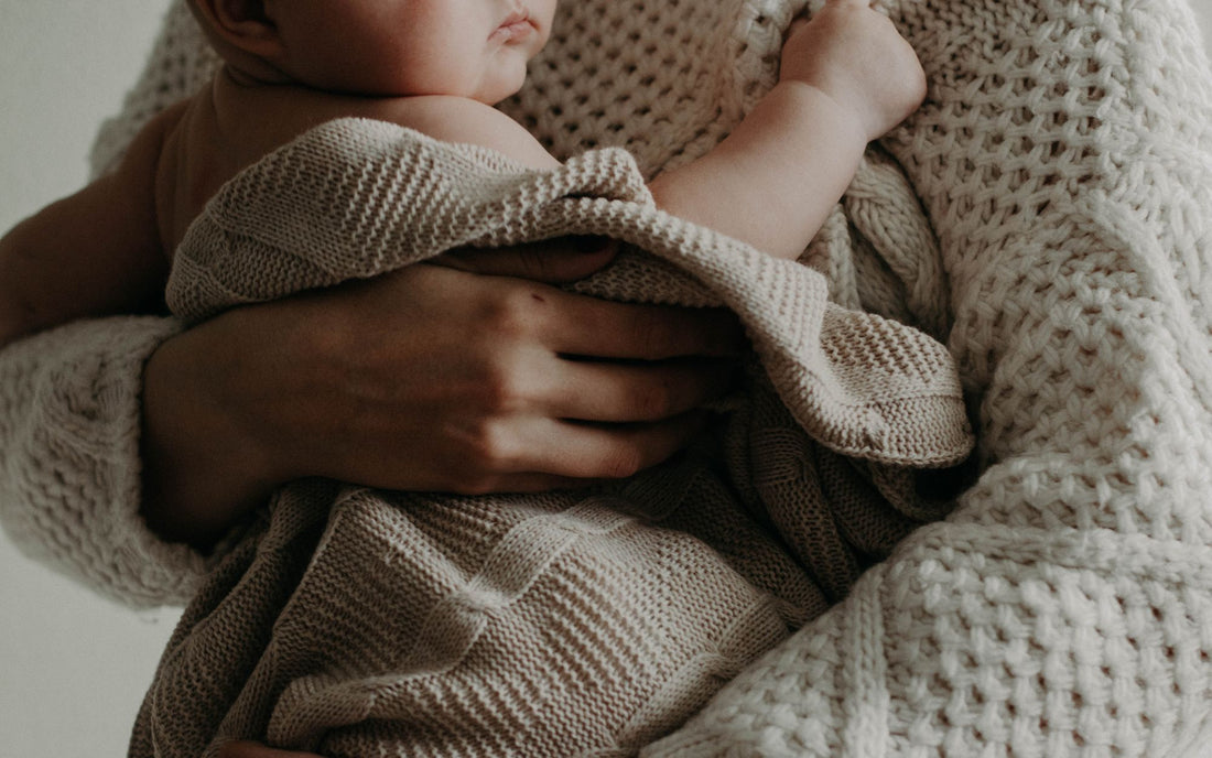 Comment laver les vêtements de bébé : conseils pratiques et astuces